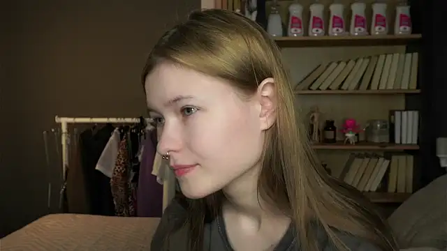 Snapshot of LynHillaire chatting on February 11, 2026, 11:21 am LynHillaire online show from February 11, 2026, 11:21 am