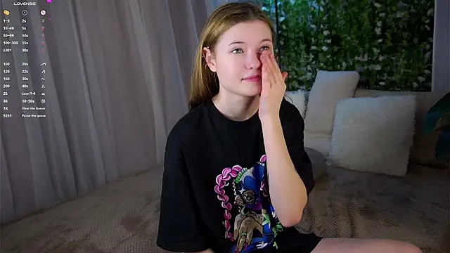 LynHillaire online show from March 5, 2026, 12:13 pm