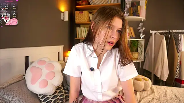 LynHillaire online show from December 4, 2025, 11:09 am