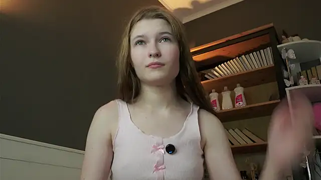 Snapshot of LynHillaire chatting on February 6, 2026, 11:06 am LynHillaire online show from February 6, 2026, 11:06 am