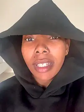 Pretty Beauty online show from November 3, 2025, 2:53 pm