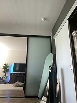 violet lin online show from April 10, 2026, 10:17 pm