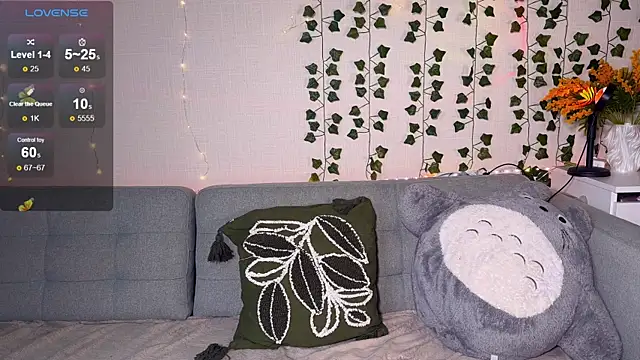 Snapshot of EmmyBell_ chatting on October 21, 2025, 11:31 am EmmyBell online show from October 21, 2025, 11:31 am