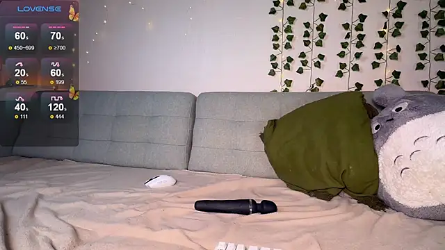 Snapshot of EmmyBell_ chatting on December 3, 2025, 10:14 am EmmyBell online show from December 3, 2025, 10:14 am