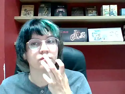 Snapshot of Froggyinthebox chatting on June 3, 2026, 10:36 pm Froggyinthebox online show from June 3, 2026, 10:36 pm