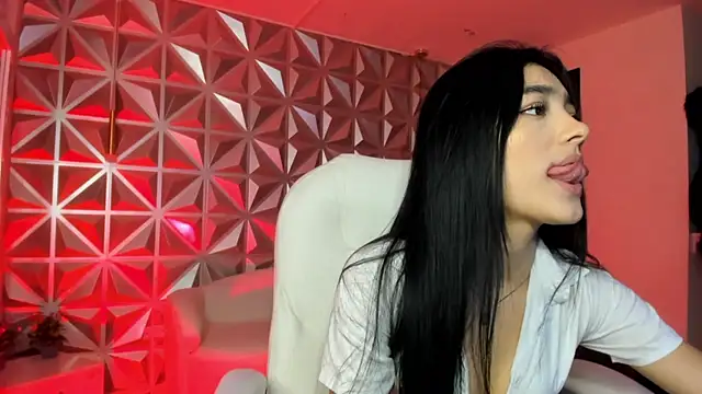 zoerouse  online show from January 13, 2026, 9:19 pm