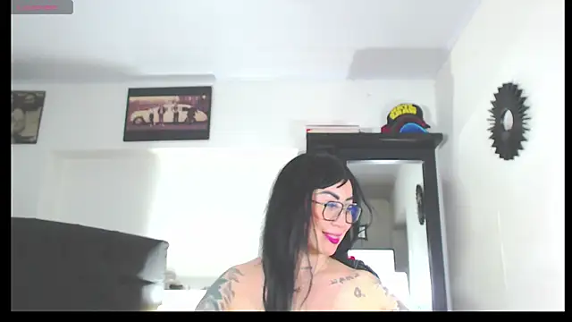 Vicky hotmilf online show from October 7, 2025, 3:02 pm