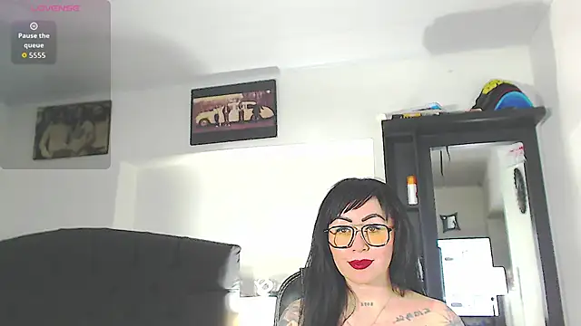 Vicky hotmilf online show from November 24, 2025, 3:01 pm