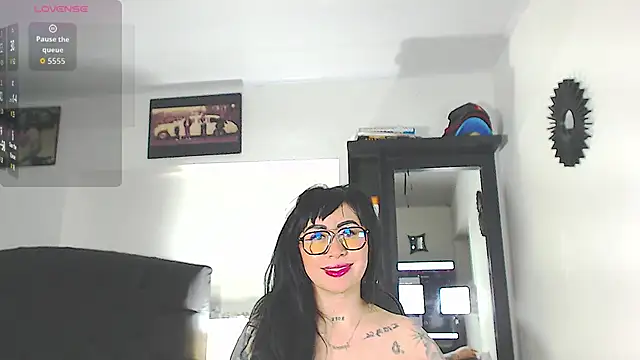 Vicky hotmilf online show from November 17, 2025, 9:13 am