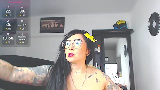 Snapshot of Vicky_hotmilf chatting on April 3, 2026, 12:33 pm Vicky hotmilf online show from April 3, 2026, 12:33 pm