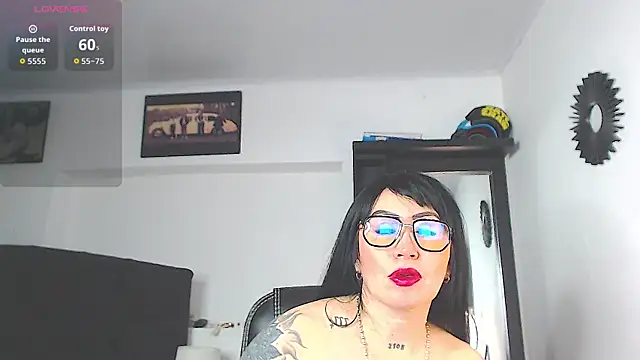 Snapshot of Vicky_hotmilf chatting on March 3, 2026, 1:07 pm Vicky hotmilf online show from March 3, 2026, 1:07 pm