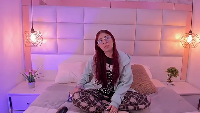 Gaby louse online show from December 4, 2025, 7:35 pm