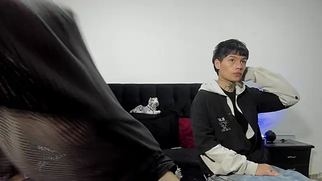 mhatias  online show from October 28, 2025, 2:34 am