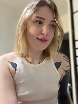 elliss  online show from October 24, 2025, 3:11 pm