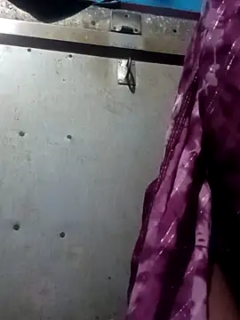 Snapshot of Hema4545 chatting on October 29, 2025, 8:19 pm Hema4545 online show from October 29, 2025, 8:19 pm