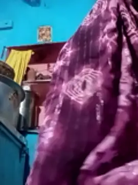 Snapshot of Hema4545 chatting on November 3, 2025, 7:28 pm Hema4545 online show from November 3, 2025, 7:28 pm