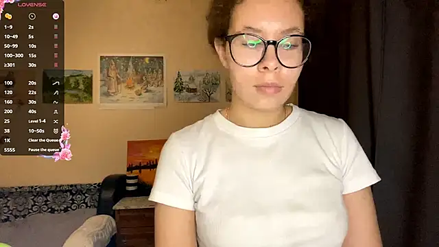 CarollNino online show from September 18, 2025, 10:40 am