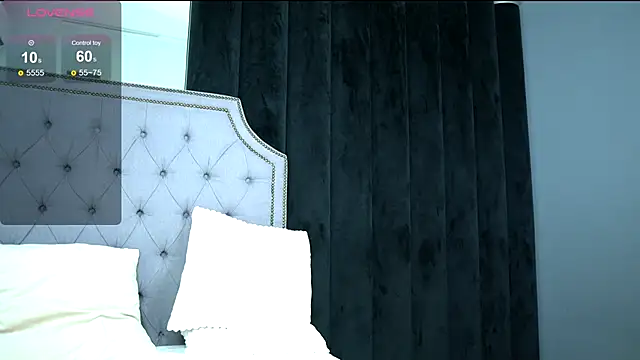 SarahMystique online show from October 8, 2025, 6:30 pm