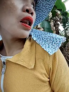 Snapshot of Tin_tanny chatting on November 23, 2025, 12:42 am Tin tanny online show from November 23, 2025, 12:42 am