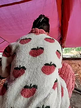 Snapshot of Tin_tanny chatting on November 27, 2025, 12:11 am Tin tanny online show from November 27, 2025, 12:11 am