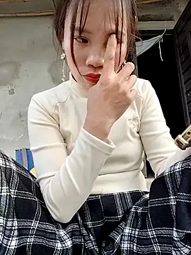 Snapshot of Tin_tanny chatting on December 17, 2025, 11:37 am Tin tanny online show from December 17, 2025, 11:37 am