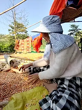 Snapshot of Tin_tanny chatting on November 26, 2025, 8:14 am Tin tanny online show from November 26, 2025, 8:14 am