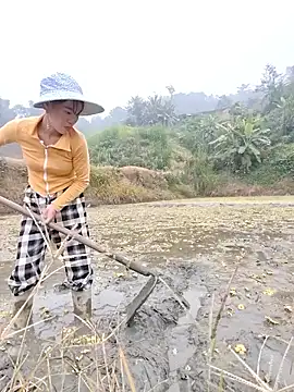 Snapshot of Tin_tanny chatting on December 5, 2025, 12:54 am Tin tanny online show from December 5, 2025, 12:54 am