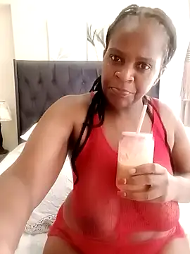 Snapshot of Creamy_Chocolatex chatting on October 14, 2025, 8:37 am Creamy Chocolatex online show from October 14, 2025, 8:37 am