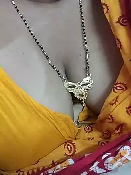 Snapshot of desi_boudi87 chatting on February 14, 2026, 5:18 am desi boudi87 online show from February 14, 2026, 5:18 am