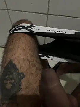 Snapshot of FromVnz chatting on December 15, 2025, 2:01 pm FromVnz online show from December 15, 2025, 2:01 pm