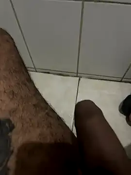 Snapshot of FromVnz chatting on December 18, 2025, 2:10 pm FromVnz online show from December 18, 2025, 2:10 pm