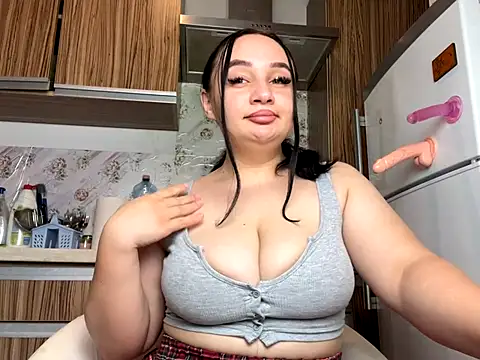 curvybombb online show from October 8, 2025, 4:29 pm