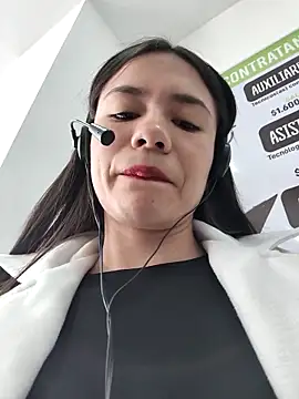 CHARLOTTE  05 online show from November 8, 2025, 1:25 pm