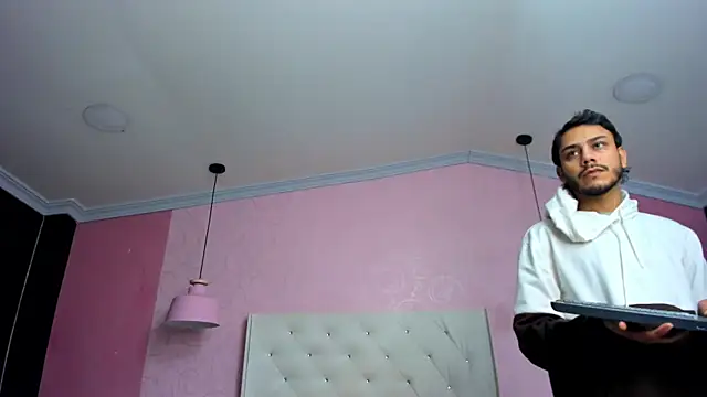Snapshot of Boss_Domiinator chatting on April 19, 2026, 11:11 am Boss Domiinator online show from April 19, 2026, 11:11 am