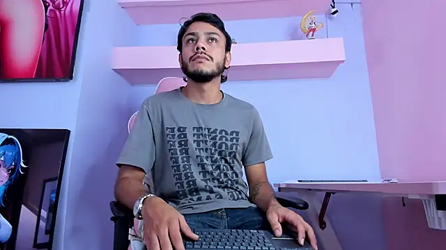 Snapshot of Boss_Domiinator chatting on May 12, 2026, 12:11 pm Boss Domiinator online show from May 12, 2026, 12:11 pm