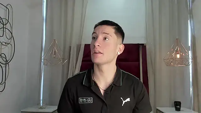 Snapshot of HunterHeat_ chatting on November 27, 2025, 12:16 pm HunterHeat online show from November 27, 2025, 12:16 pm