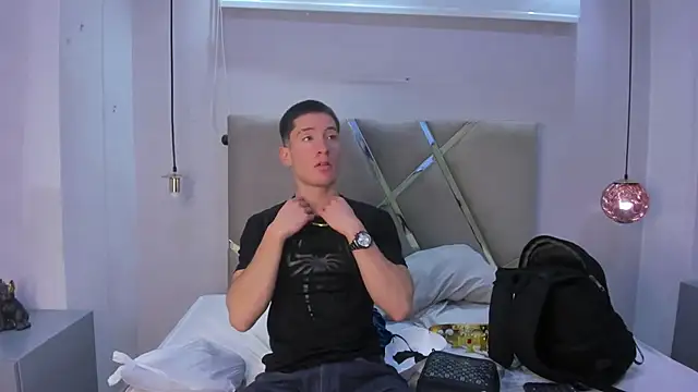 Snapshot of HunterHeat_ chatting on October 12, 2025, 12:17 pm HunterHeat online show from October 12, 2025, 12:17 pm