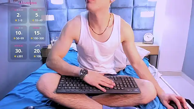 Snapshot of HunterHeat_ chatting on November 28, 2025, 11:43 am HunterHeat online show from November 28, 2025, 11:43 am