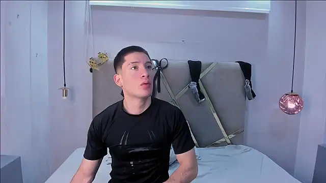 Snapshot of HunterHeat_ chatting on October 11, 2025, 12:17 pm HunterHeat online show from October 11, 2025, 12:17 pm