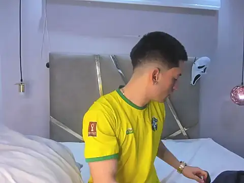 Snapshot of HunterHeat_ chatting on October 18, 2025, 11:56 am HunterHeat online show from October 18, 2025, 11:56 am