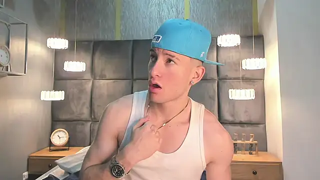 Snapshot of HunterHeat_ chatting on November 26, 2025, 11:43 am HunterHeat online show from November 26, 2025, 11:43 am