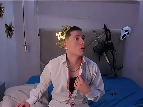 Snapshot of HunterHeat_ chatting on October 10, 2025, 11:44 am HunterHeat online show from October 10, 2025, 11:44 am