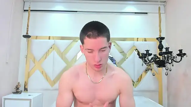 Snapshot of HunterHeat_ chatting on November 3, 2025, 12:42 pm HunterHeat online show from November 3, 2025, 12:42 pm