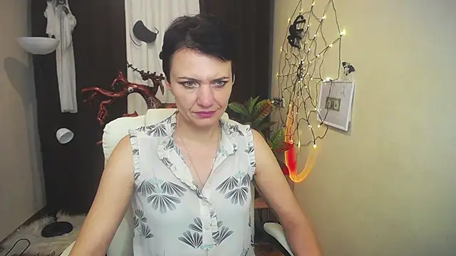 AvaSaturnian online show from October 19, 2025, 10:29 am