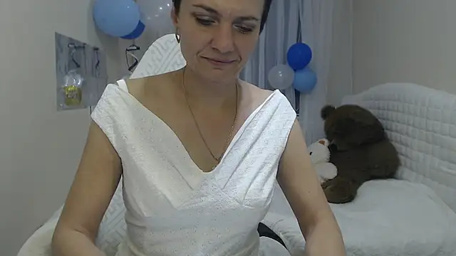 AvaSaturnian online show from September 26, 2025, 12:34 pm