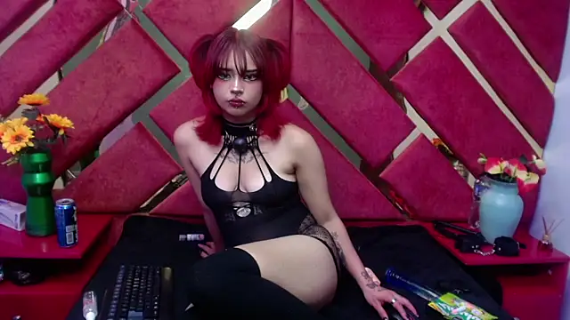 Snapshot of Sophie_Jhoms chatting on October 24, 2025, 4:22 am Sophie Jhoms online show from October 24, 2025, 4:22 am