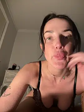 Snapshot of Remirosee chatting on November 18, 2025, 9:29 pm Remirosee online show from November 18, 2025, 9:29 pm