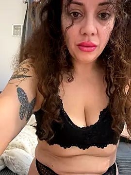 caramelandCurls online show from October 13, 2025, 8:38 am