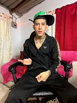 Snapshot of dilan_abraham12 chatting on November 7, 2025, 3:22 am dilan abraham12 online show from November 7, 2025, 3:22 am