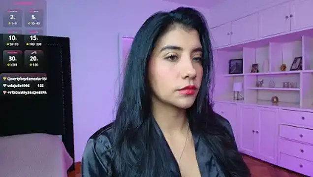 nina moen online show from October 9, 2025, 10:38 am